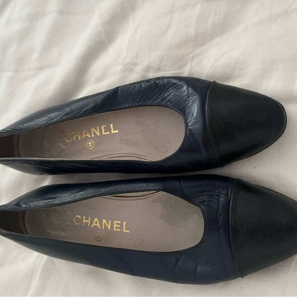 CHANEL Shoes - Chanel Women's Black Leather Flats